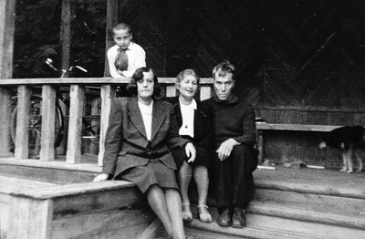 1946 Boris, Nina Tabidze (widow of the Georgian poet Titsian Tabidze), his wife Zinaida and their son Leonid (right to left)