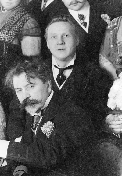 Artúr Nikisch, the Hungarian conductor, with Feodor Chaliapin, the operatic bass, behind